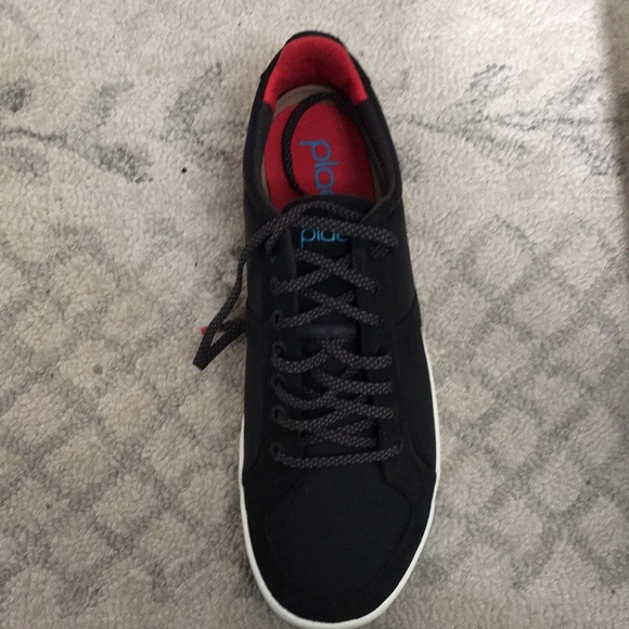 NEW black and red Plae sneakers, new in box NWT - Picture 7 of 9